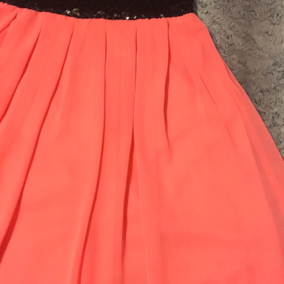 👗 - Picture 3 of 4